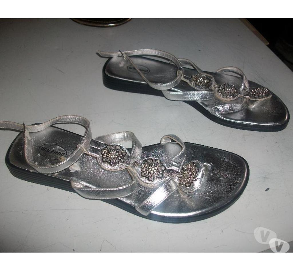 Chaussures Bas-Rhin Bouxwiller - 67330 - Photos Vivastreet Paires de Nu-pieds pointure 40 Doré et Argenté neufs à 5 €