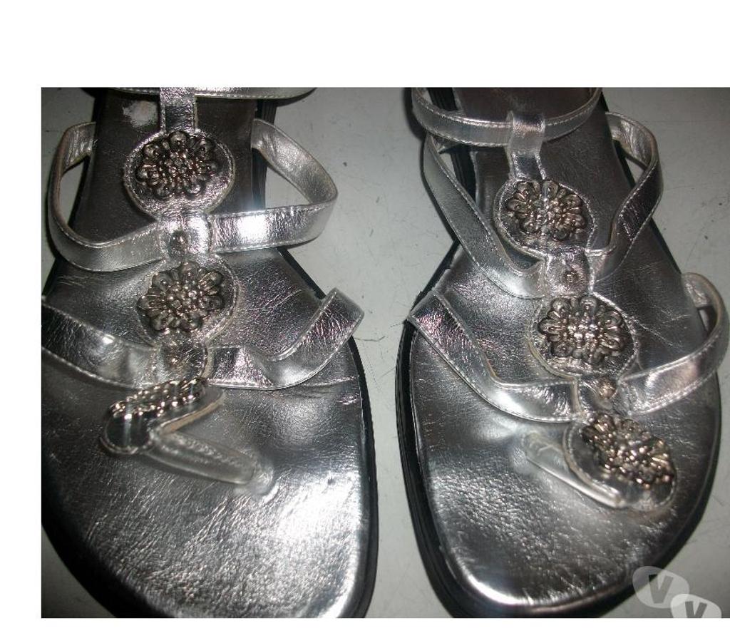 Chaussures Bas-Rhin Bouxwiller - 67330 - Photos Vivastreet Paires de Nu-pieds pointure 40 Doré et Argenté neufs à 5 €