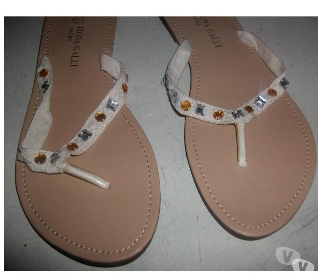 Chaussures Bas-Rhin Bouxwiller - 67330 - Photos Vivastreet Tongs Blanc perlés pt 40 -neuves- à 4 €
