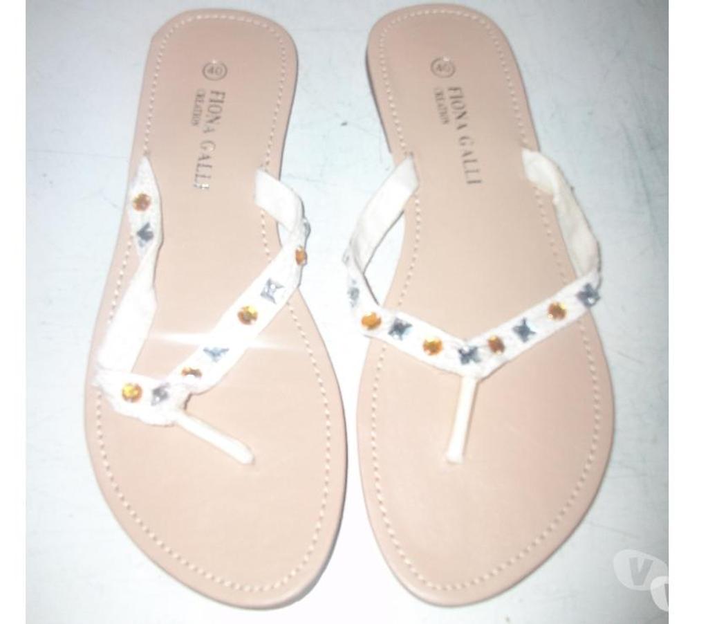 Chaussures Bas-Rhin Bouxwiller - 67330 - Photos Vivastreet Tongs Blanc perlés pt 40 -neuves- à 4 €