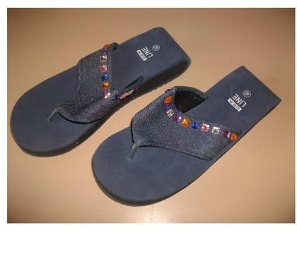 Chaussures occasion Bouxwiller Bas-Rhin - Photos Vivastreet Mules-entredoigts Jean perlés pointure 40 -neufs- à 3 €
