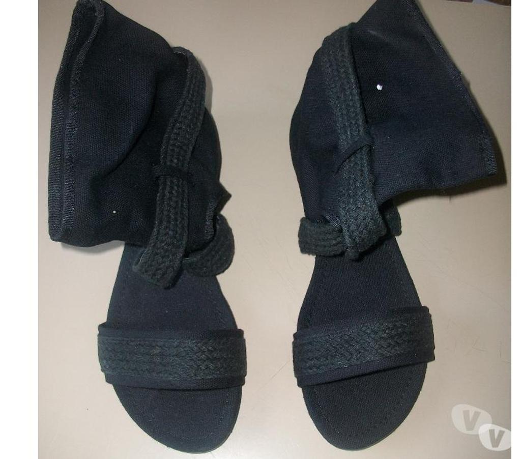 Chaussures Bas-Rhin Bouxwiller - 67330 - Photos Vivastreet Sandales hautes Noir en tissu pt 40-neuves- à 5 €