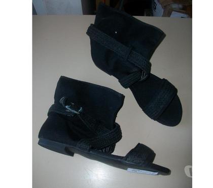 Chaussures occasion Bouxwiller Bas-Rhin - Photos Vivastreet Sandales hautes Noir en tissu pt 40-neuves- à 5 €