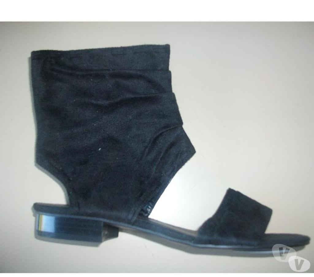 Chaussures Bas-Rhin Bouxwiller - 67330 - Photos Vivastreet Sandales hautes Noir en daim à tirette pt 40 -neuves- à 6 €