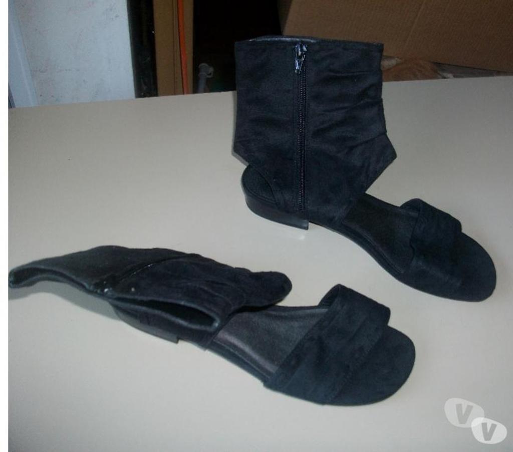 Chaussures Bas-Rhin Bouxwiller - 67330 - Photos Vivastreet Sandales hautes Noir en daim à tirette pt 40 -neuves- à 6 €