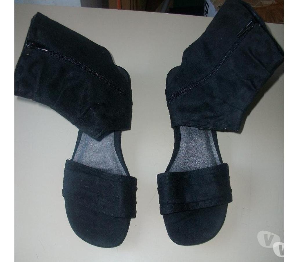 Chaussures Bas-Rhin Bouxwiller - 67330 - Photos Vivastreet Sandales hautes Noir en daim à tirette pt 40 -neuves- à 6 €
