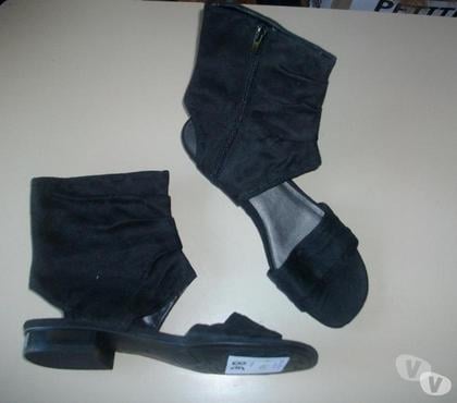 Chaussures et bottes occasion Bouxwiller Bas-Rhin - Photos Vivastreet Sandales hautes Noir en daim à tirette pt 40 -neuves- à 6 €