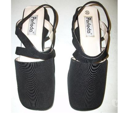 Chaussures occasion Bouxwiller Bas-Rhin - Photos Vivastreet Sandales Noir croisé bride élastiquée pt 39-neuves- à 5 €