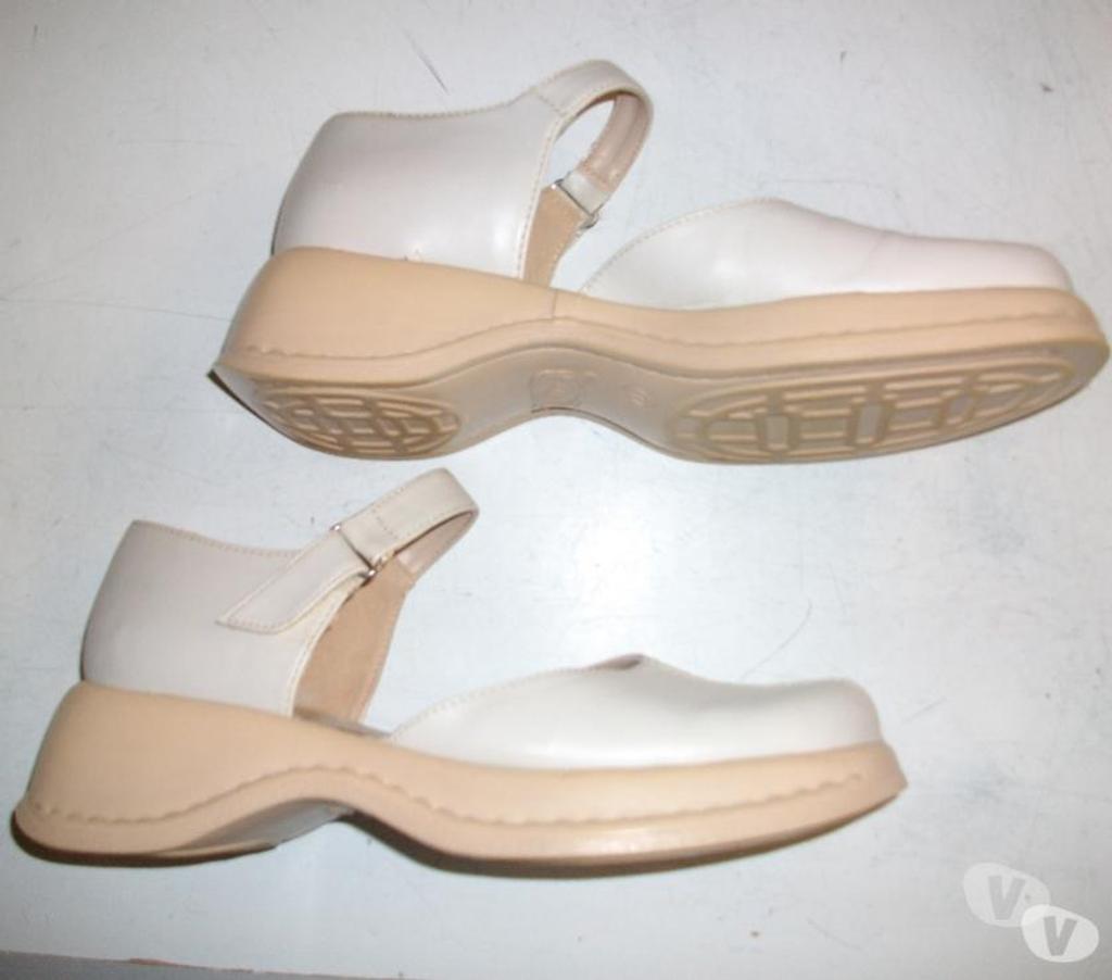 Chaussures Bas-Rhin Bouxwiller - 67330 - Photos Vivastreet Sandales Beige à scratch pt 39 à 5 €