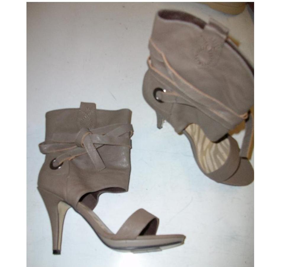 Chaussures Bas-Rhin Bouxwiller - 67330 - Photos Vivastreet Escarpins hauts Kaki à talons 11 cm pt 39 à 8 €