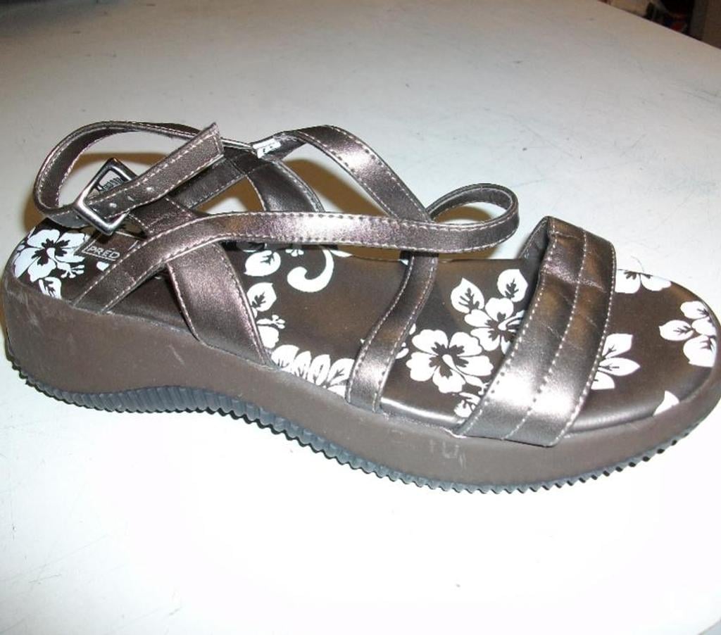Chaussures Bas-Rhin Bouxwiller - 67330 - Photos Vivastreet Sandales Brun Grisé pointure 39-neuves
