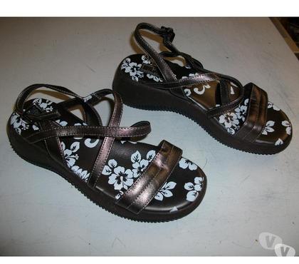 Chaussures occasion Bouxwiller Bas-Rhin - Photos Vivastreet Sandales Brun Grisé pointure 39-neuves