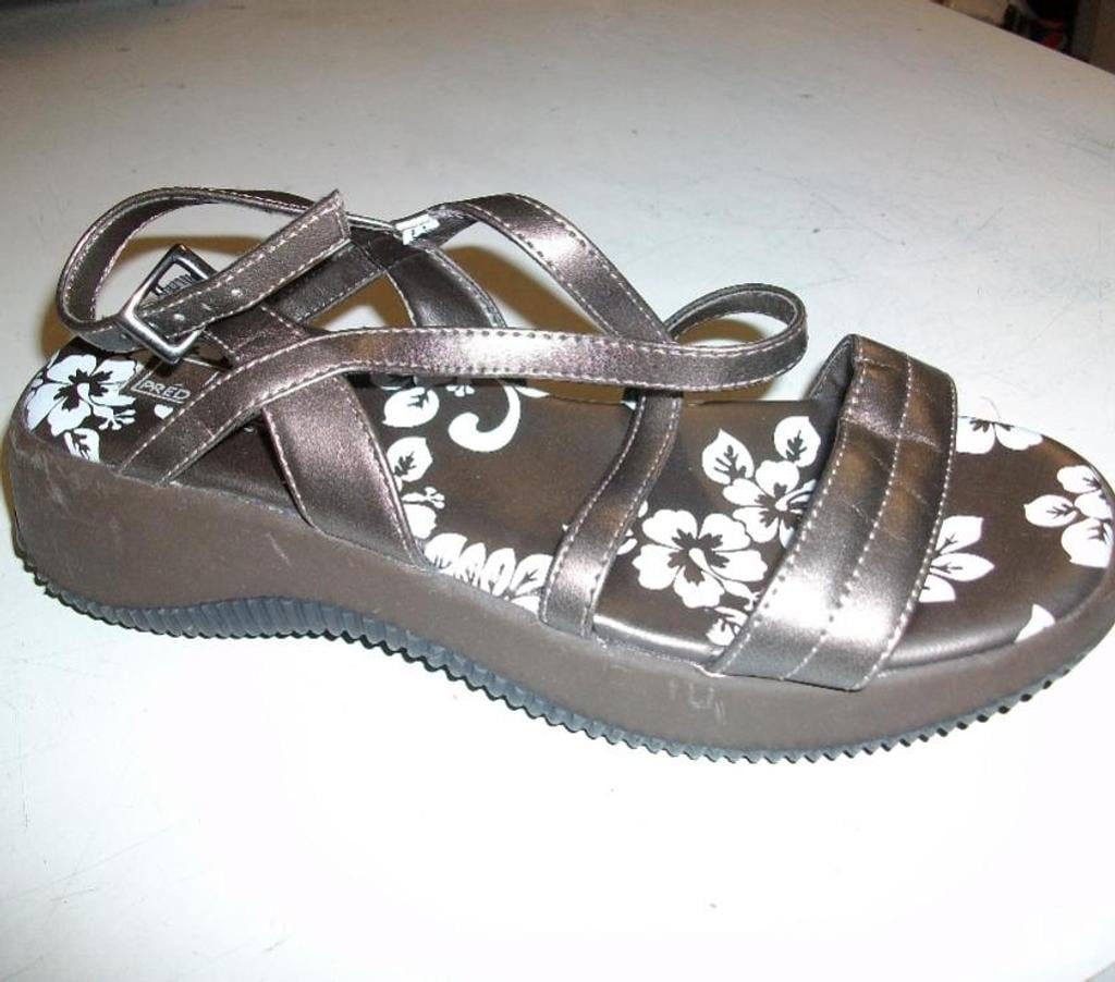Chaussures Bas-Rhin Bouxwiller - 67330 - Photos Vivastreet Sandales Brun Grisé pt 38 -neuves-à 5 €