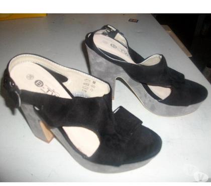 Chaussures et bottes occasion Bouxwiller Bas-Rhin - Photos Vivastreet Escarpins bicolore Gris-Noir pt 38-39 -neuves- à 10 €