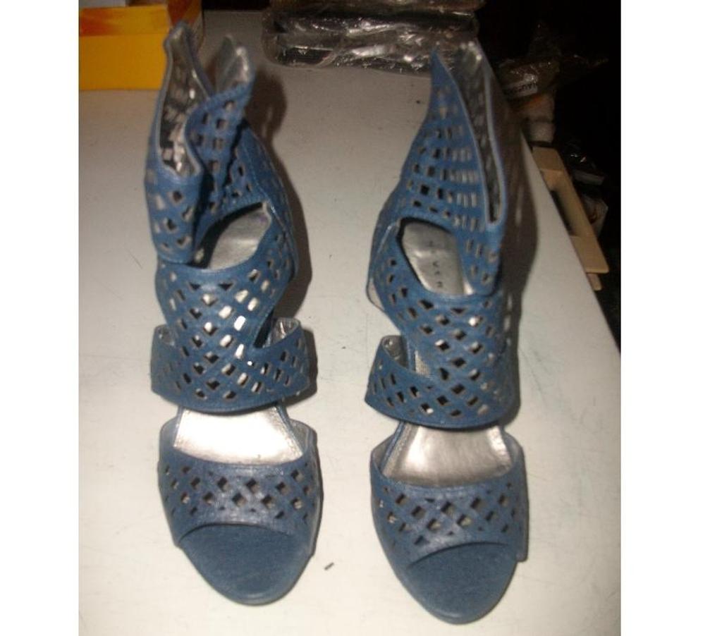 Chaussures Bas-Rhin Bouxwiller - 67330 - Photos Vivastreet Escarpins Marine à tirette pt 38-39 (grand 38) à 9 €