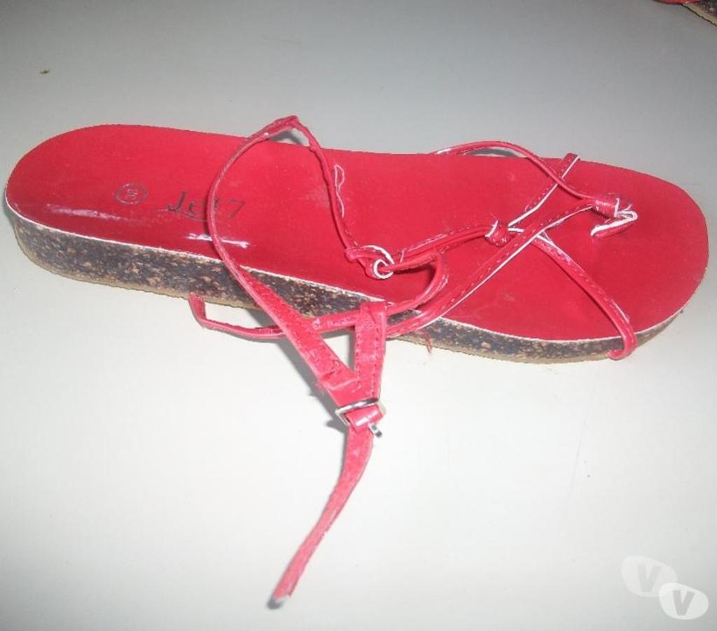 Chaussures Bas-Rhin Bouxwiller - 67330 - Photos Vivastreet Sandales entredoigts Rouge pt 38 -neuves- à 4 €