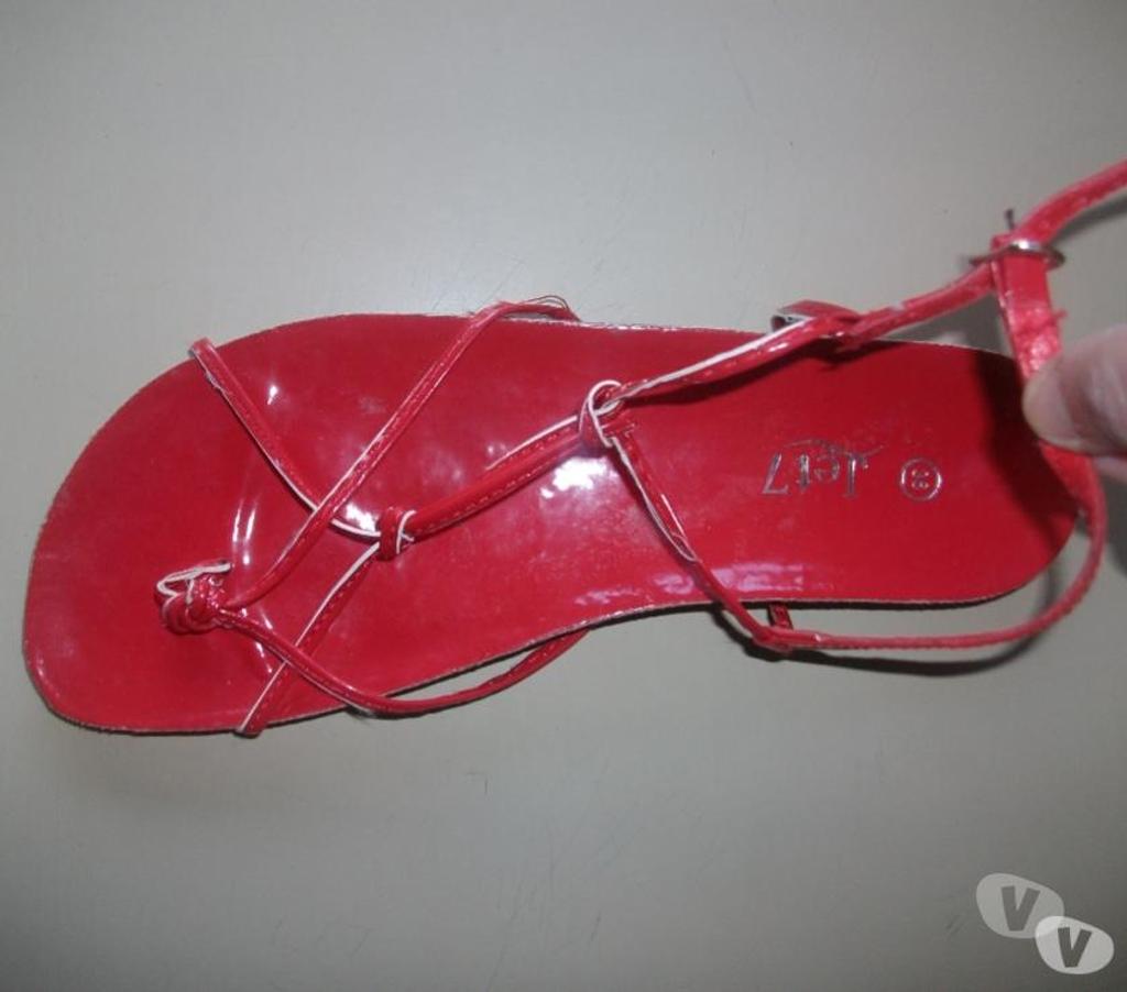 Chaussures Bas-Rhin Bouxwiller - 67330 - Photos Vivastreet Sandales entredoigts Rouge pt 38 -neuves- à 4 €