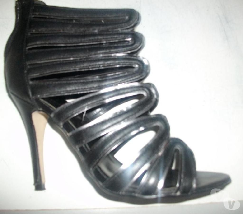Chaussures Bas-Rhin Bouxwiller - 67330 - Photos Vivastreet Escarpins Noir rayure Argentées pt 38-39 talons 11 cm à 9 €
