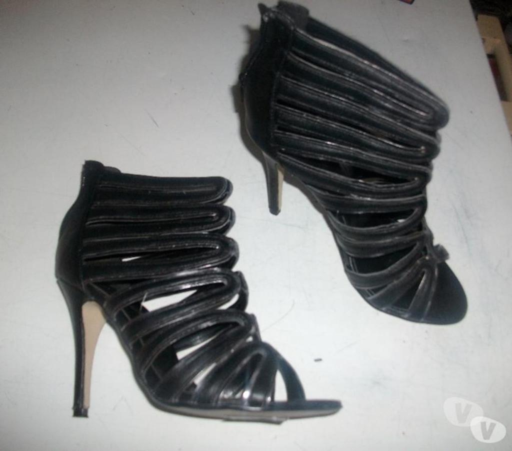 Chaussures Bas-Rhin Bouxwiller - 67330 - Photos Vivastreet Escarpins Noir rayure Argentées pt 38-39 talons 11 cm à 9 €