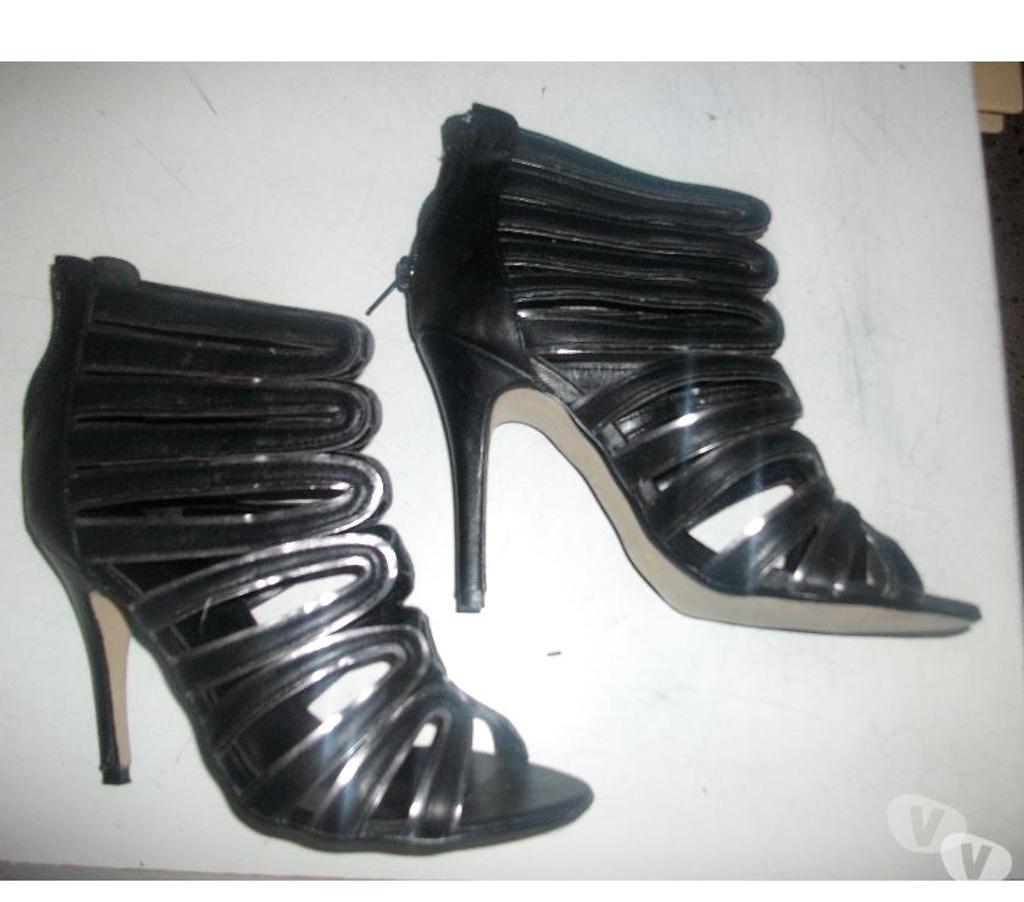 Chaussures Bas-Rhin Bouxwiller - 67330 - Photos Vivastreet Escarpins Noir rayure Argentées pt 38-39 talons 11 cm à 9 €