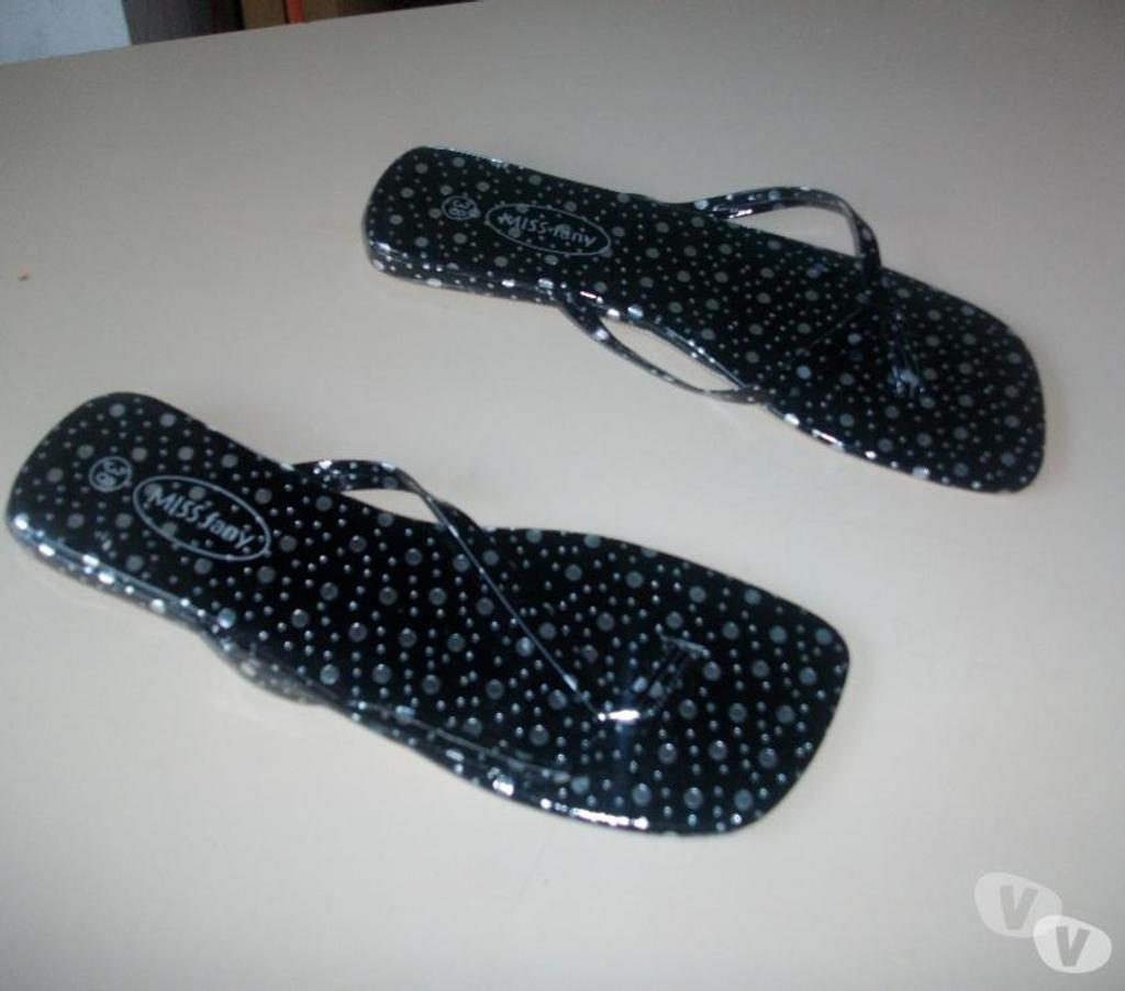 Chaussures Bas-Rhin Bouxwiller - 67330 - Photos Vivastreet Tongs Noir à pois argentés pt 38-neuves- à 2,50 €