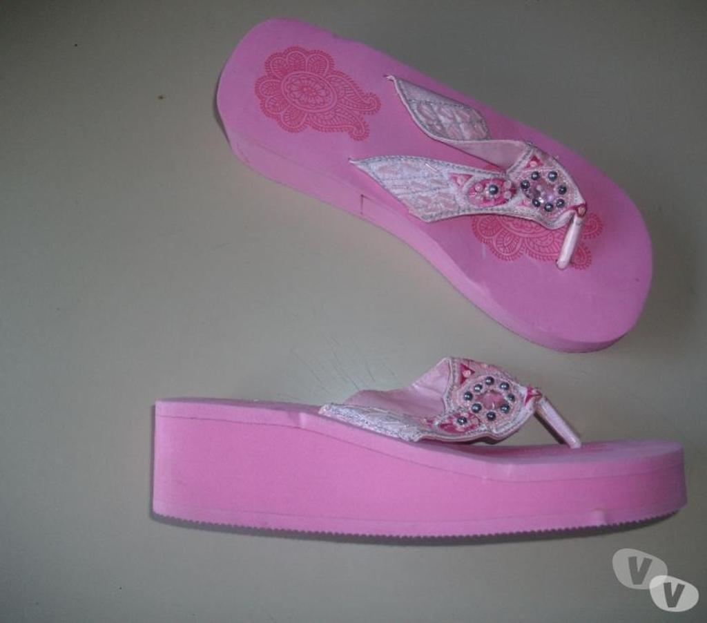 Chaussures Bas-Rhin Bouxwiller - 67330 - Photos Vivastreet Tongs Rose Perlées à grosse semelle pt 38-neuves- à 2,50 €