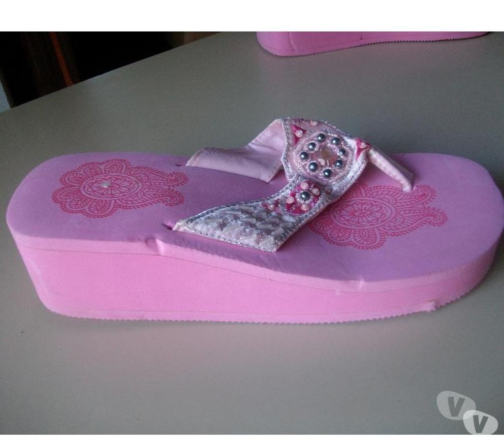 Chaussures Bas-Rhin Bouxwiller - 67330 - Photos Vivastreet Tongs Rose Perlées à grosse semelle pt 38-neuves- à 2,50 €