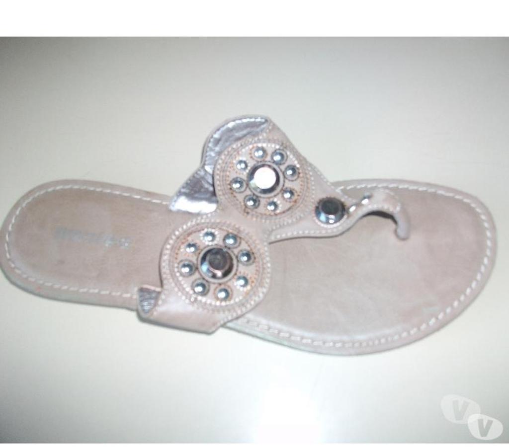 Chaussures Bas-Rhin Bouxwiller - 67330 - Photos Vivastreet Paires d'Entredoigts Beige perlés pt 38 -neufs- à 6 €
