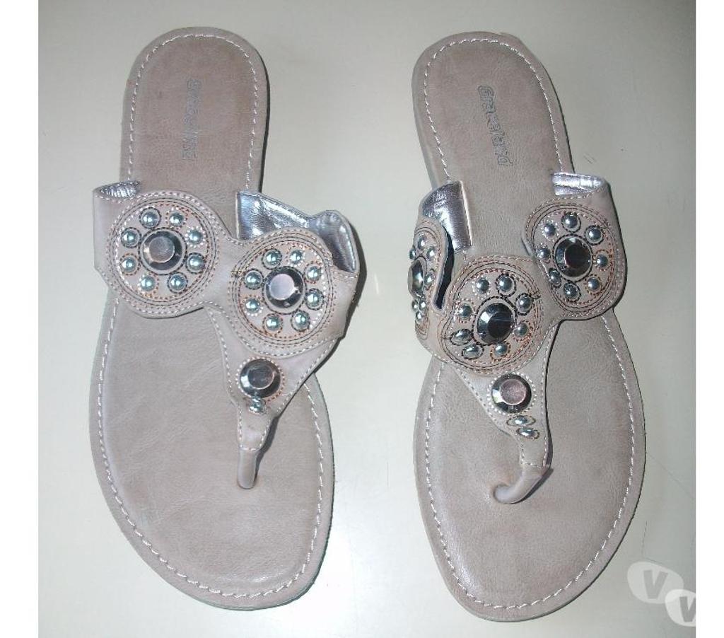 Chaussures Bas-Rhin Bouxwiller - 67330 - Photos Vivastreet Paires d'Entredoigts Beige perlés pt 38 -neufs- à 6 €
