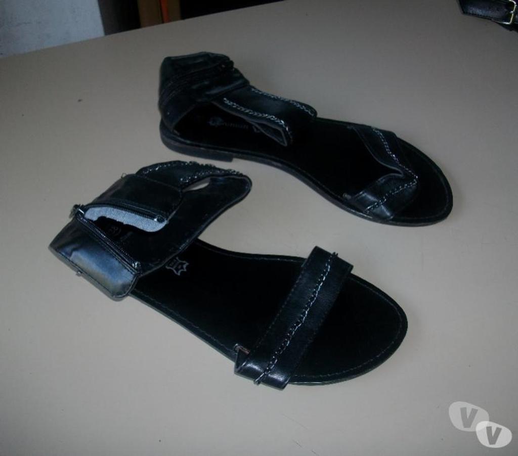 Chaussures Bas-Rhin Bouxwiller - 67330 - Photos Vivastreet ¨Paires de Sandales montantes Noir pt 38 neuves- à 5 €
