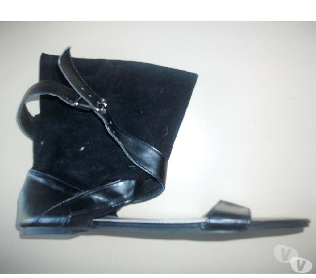 Chaussures Bas-Rhin Bouxwiller - 67330 - Photos Vivastreet ¨Paires de Sandales montantes Noir pt 38 neuves- à 5 €