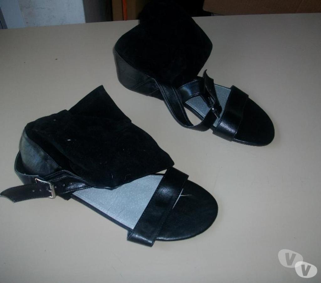 Chaussures Bas-Rhin Bouxwiller - 67330 - Photos Vivastreet ¨Paires de Sandales montantes Noir pt 38 neuves- à 5 €