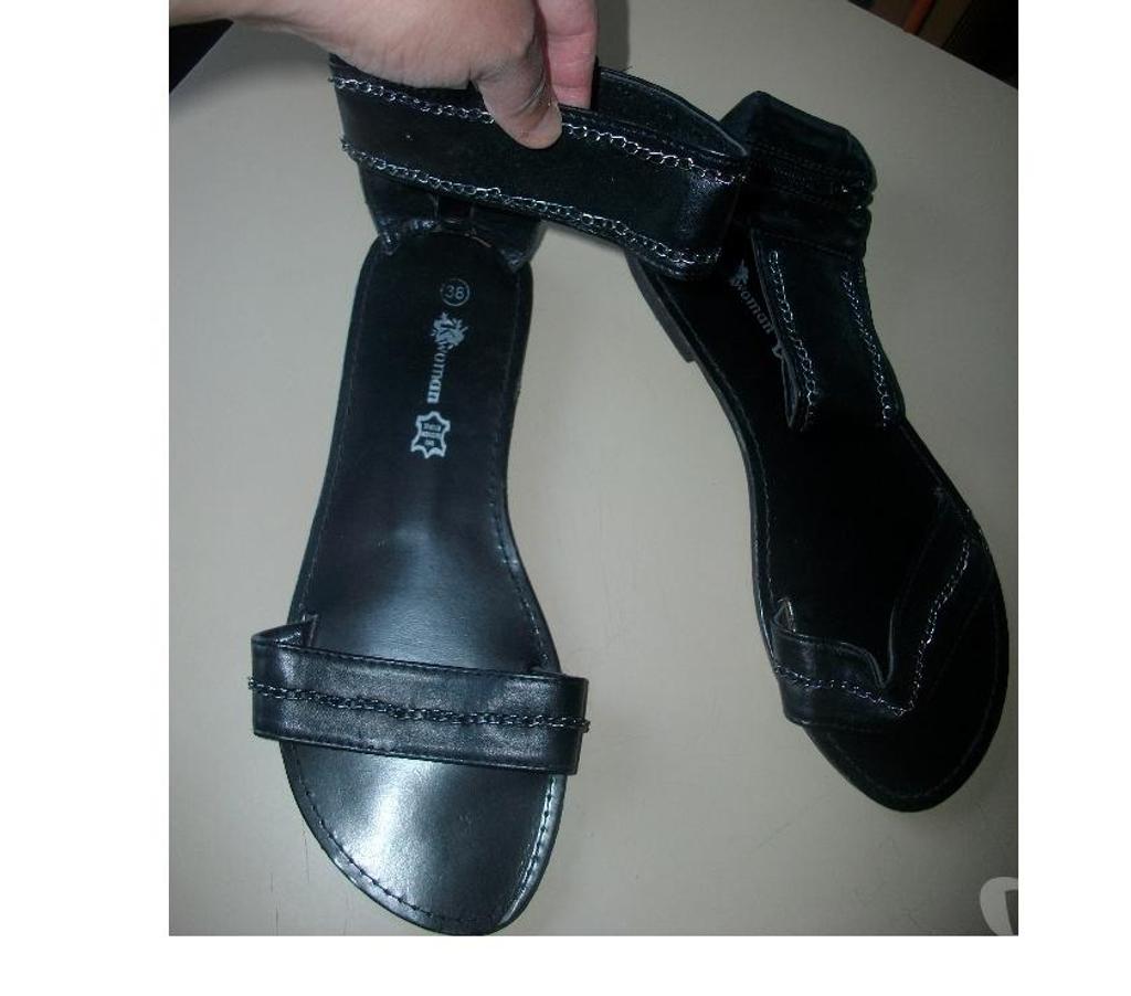 Chaussures Bas-Rhin Bouxwiller - 67330 - Photos Vivastreet ¨Paires de Sandales montantes Noir pt 38 neuves- à 5 €