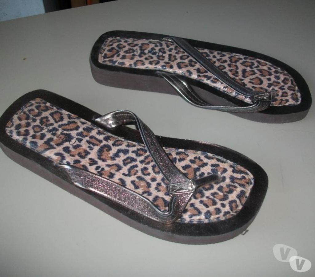 Chaussures Bas-Rhin Bouxwiller - 67330 - Photos Vivastreet Paires de Tongs dorés pt 38 -neuves- à 2,50 €