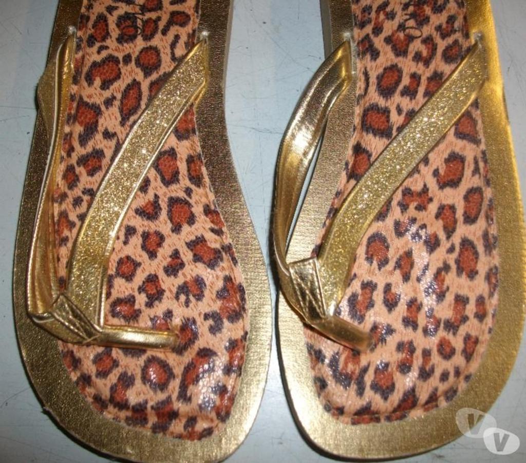 Chaussures Bas-Rhin Bouxwiller - 67330 - Photos Vivastreet Paires de Tongs dorés pt 38 -neuves- à 2,50 €