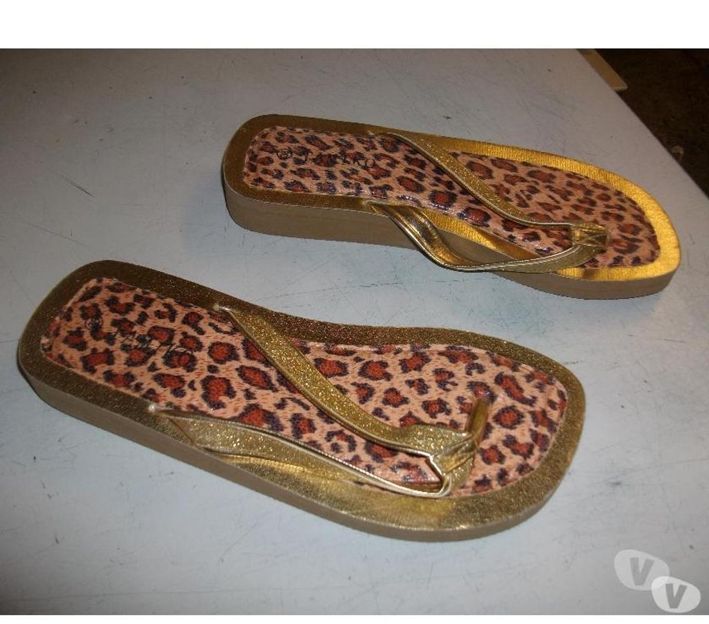 Chaussures Bas-Rhin Bouxwiller - 67330 - Photos Vivastreet Paires de Tongs dorés pt 38 -neuves- à 2,50 €