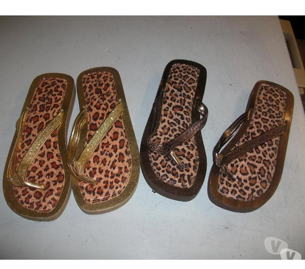 Chaussures Bas-Rhin Bouxwiller - 67330 - Photos Vivastreet Paires de Tongs dorés pt 38 -neuves- à 2,50 €