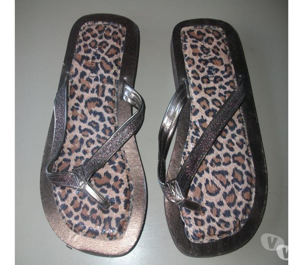 Chaussures Bas-Rhin Bouxwiller - 67330 - Photos Vivastreet Paires de Tongs dorés pt 38 -neuves- à 2,50 €