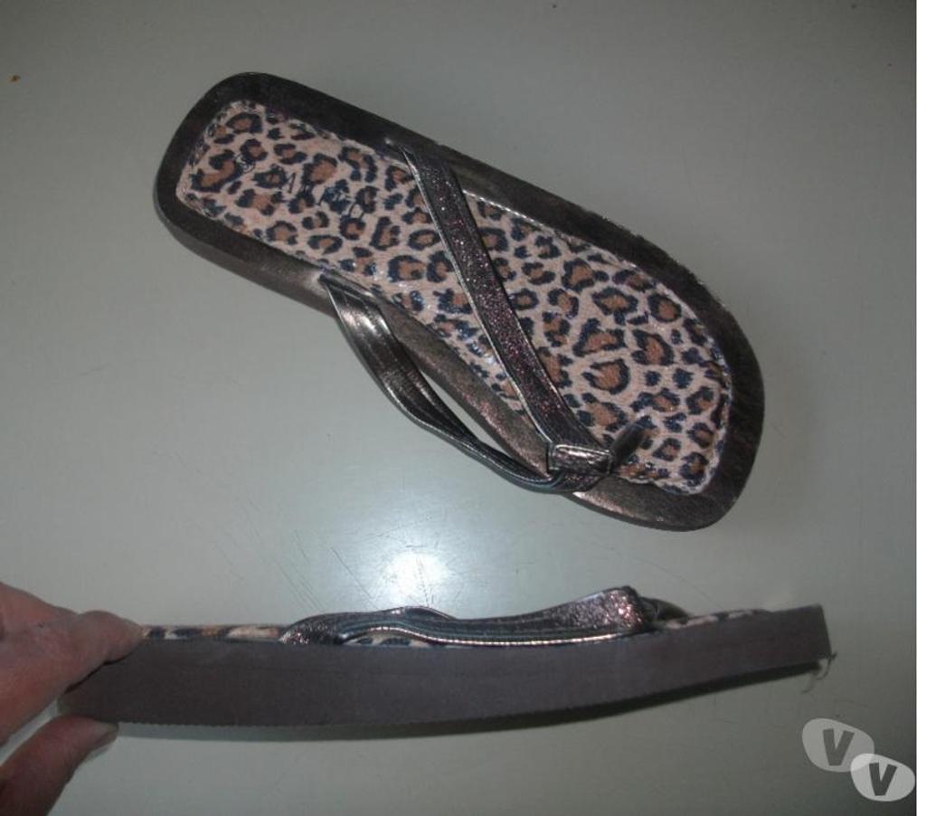 Chaussures Bas-Rhin Bouxwiller - 67330 - Photos Vivastreet Paires de Tongs dorés pt 38 -neuves- à 2,50 €