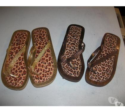 Chaussures occasion Bouxwiller Bas-Rhin - Photos Vivastreet Paires de Tongs dorés pt 38 -neuves- à 2,50 €