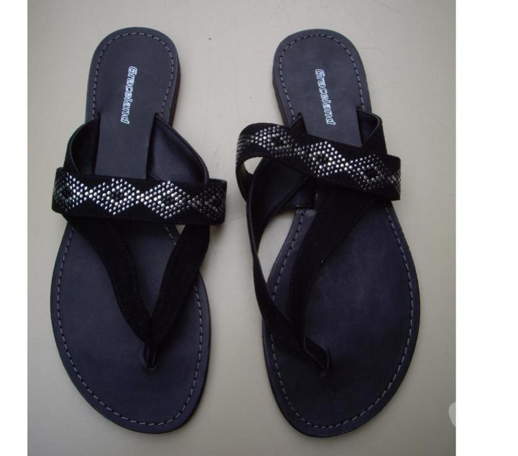 Chaussures Bas-Rhin Bouxwiller - 67330 - Photos Vivastreet Paires d'Entredoigts Brun et Noir Imprimés pt 39-neufs-6 €