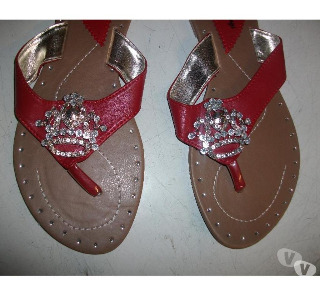 Chaussures Bas-Rhin Bouxwiller - 67330 - Photos Vivastreet Entredoigts Rouge à écusson pointure 38 -neufs- à 5 €