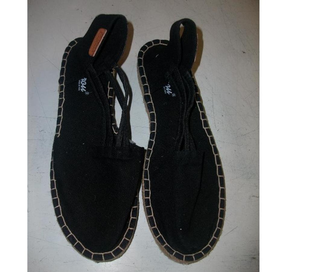 Chaussures Bas-Rhin Bouxwiller - 67330 - Photos Vivastreet Sandales en espadrilles Noir pt 38-neuves- à 4 €