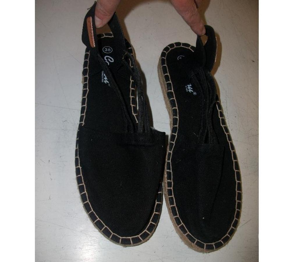 Chaussures Bas-Rhin Bouxwiller - 67330 - Photos Vivastreet Sandales en espadrilles Noir pt 38-neuves- à 4 €