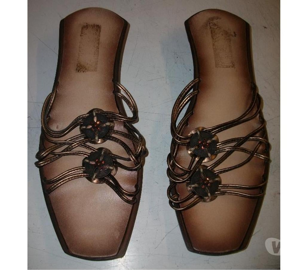 Chaussures Bas-Rhin Bouxwiller - 67330 - Photos Vivastreet Paires de Mules Brun Imprimés pt 38 à 4 € + 5 €