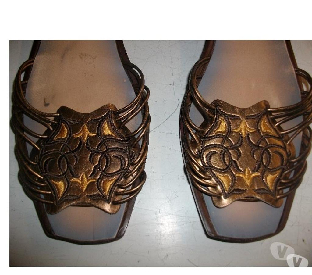 Chaussures Bas-Rhin Bouxwiller - 67330 - Photos Vivastreet Paires de Mules Brun Imprimés pt 38 à 4 € + 5 €