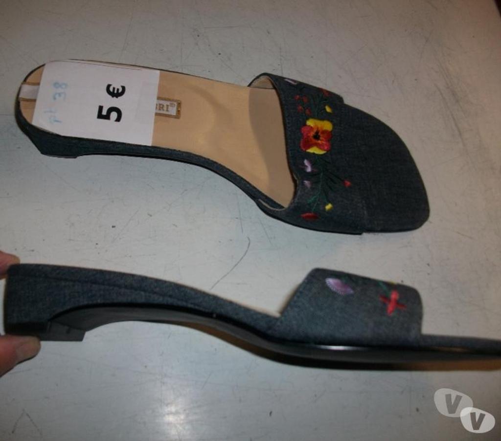 Chaussures Bas-Rhin Bouxwiller - 67330 - Photos Vivastreet Mules Bleu Jean à fleurs pt 38 -neuves- à 5 €