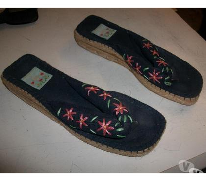 Chaussures et bottes occasion Bouxwiller Bas-Rhin - Photos Vivastreet Entredoigts en espadrilles Bleu à Fleurs pt 38 à 3,50 €
