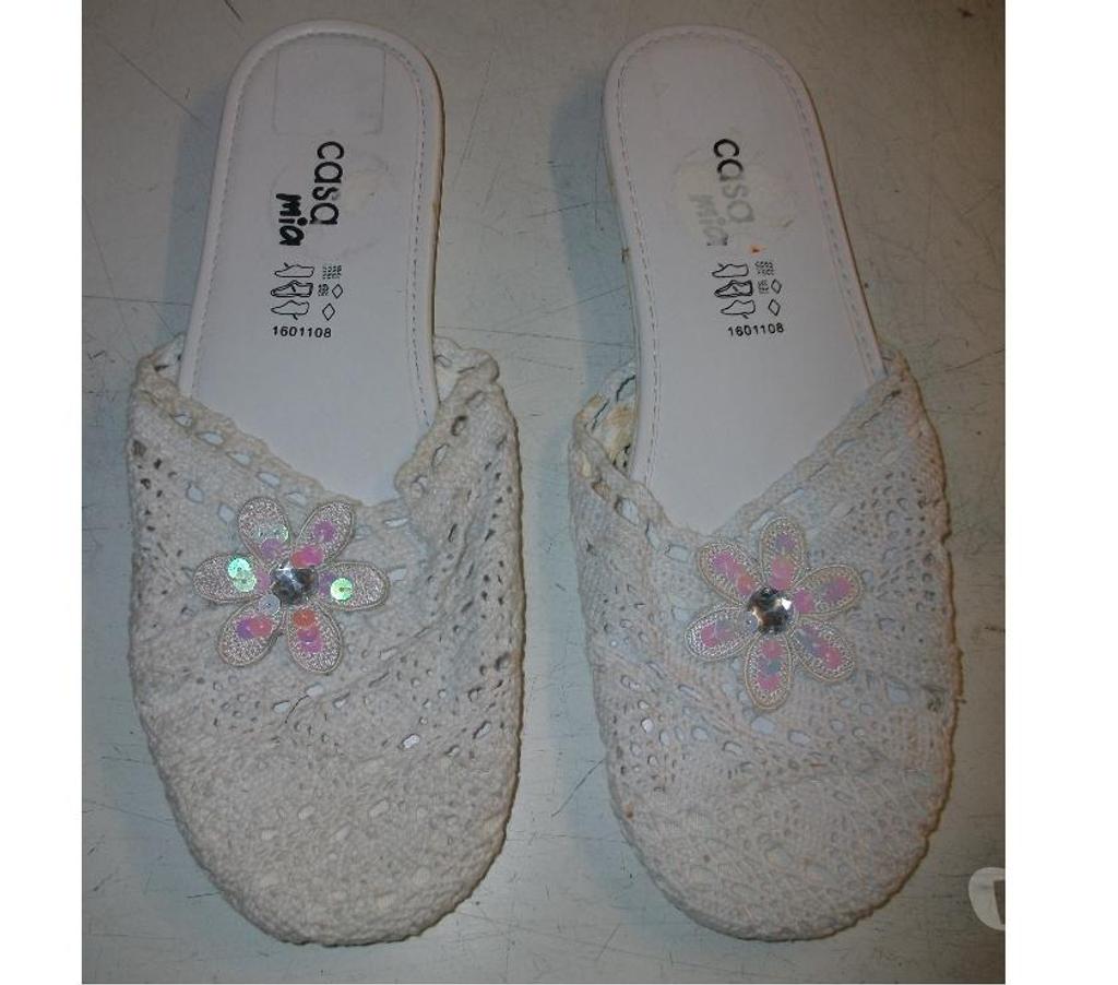 Chaussures Bas-Rhin Bouxwiller - 67330 - Photos Vivastreet Mules Blanc à Fleur effet tricot pt 38 -neuves- à 4 €