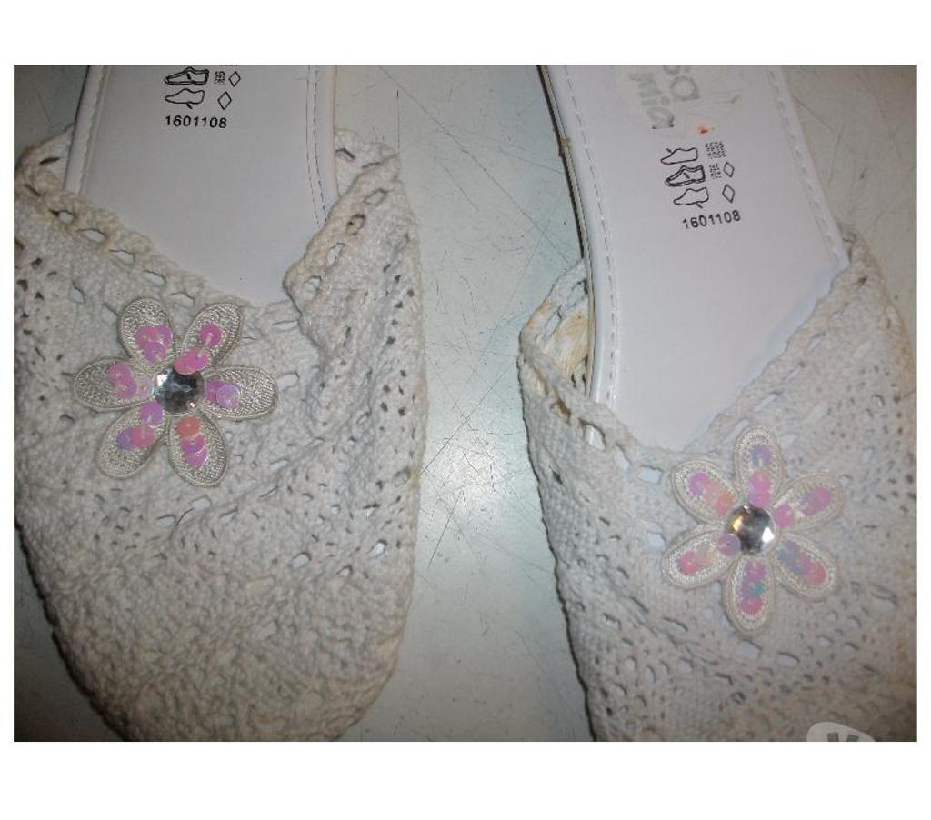 Chaussures Bas-Rhin Bouxwiller - 67330 - Photos Vivastreet Mules Blanc à Fleur effet tricot pt 38 -neuves- à 4 €